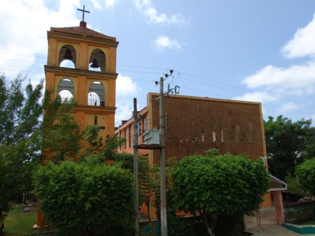hujira (la iglesia y su torre)
