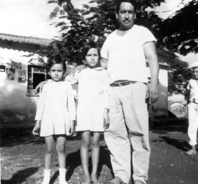 Jess Quintanilla Alvarez y sus hijas Mara y Elen