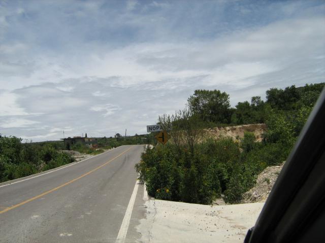Entrada en carretera a Nopala