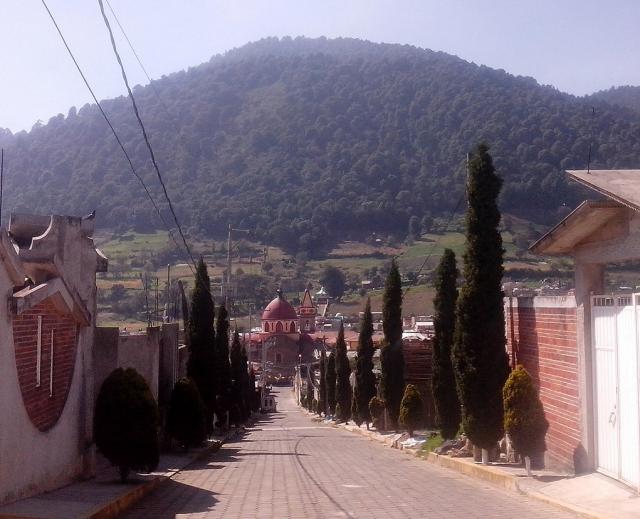 Calle y templo