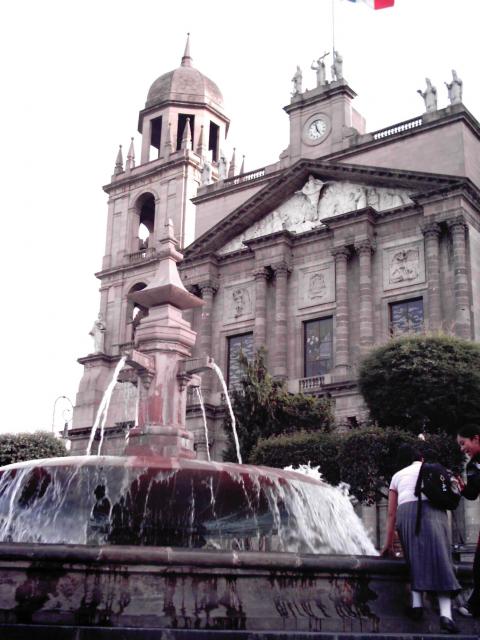 Fuente y Catedral