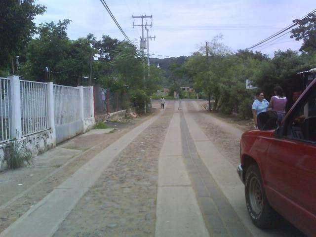 entrada a ichamio cerca de la huacana
