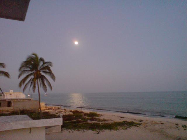 La Luna sustituye al sol amaneciendo en Chelem